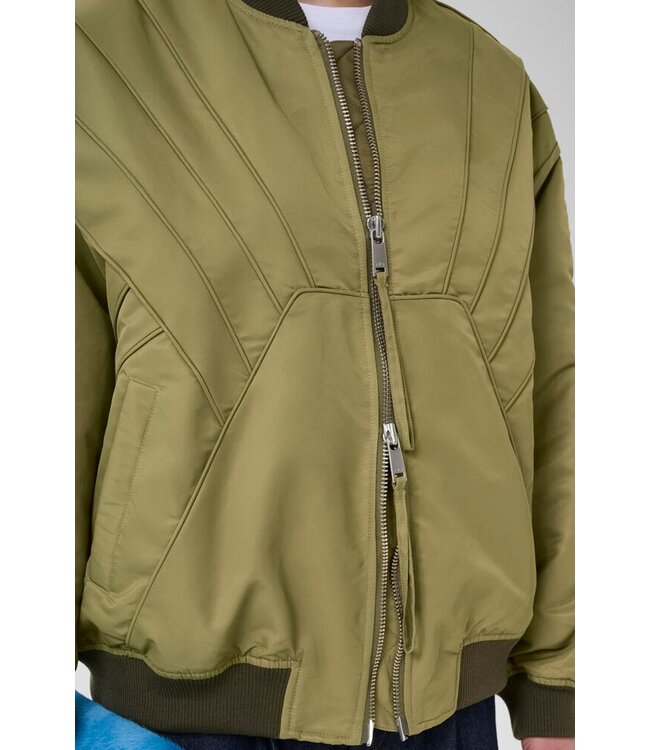 Gestuz aurora bomber