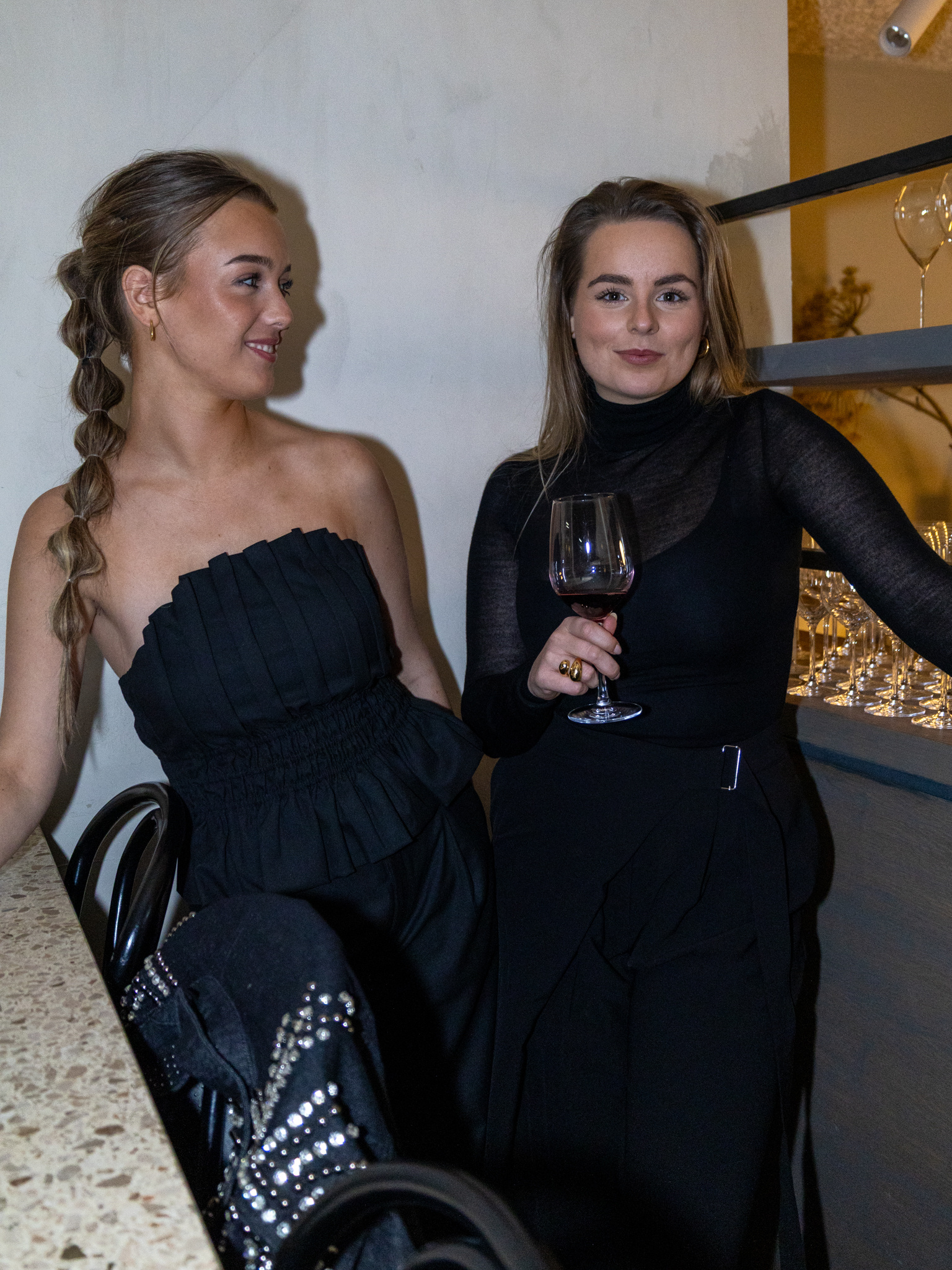 Bij Mood Store geloven we in unieke mode met karakter.