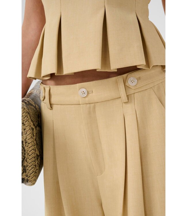 Gestuz Stacy corsage