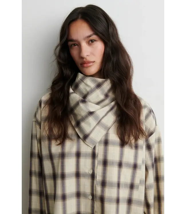 Second Female Liria Scarf