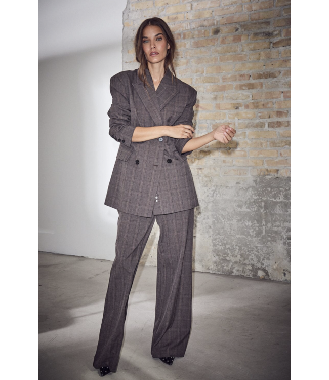Haute L'Amitié Waist Fit Check Blazer