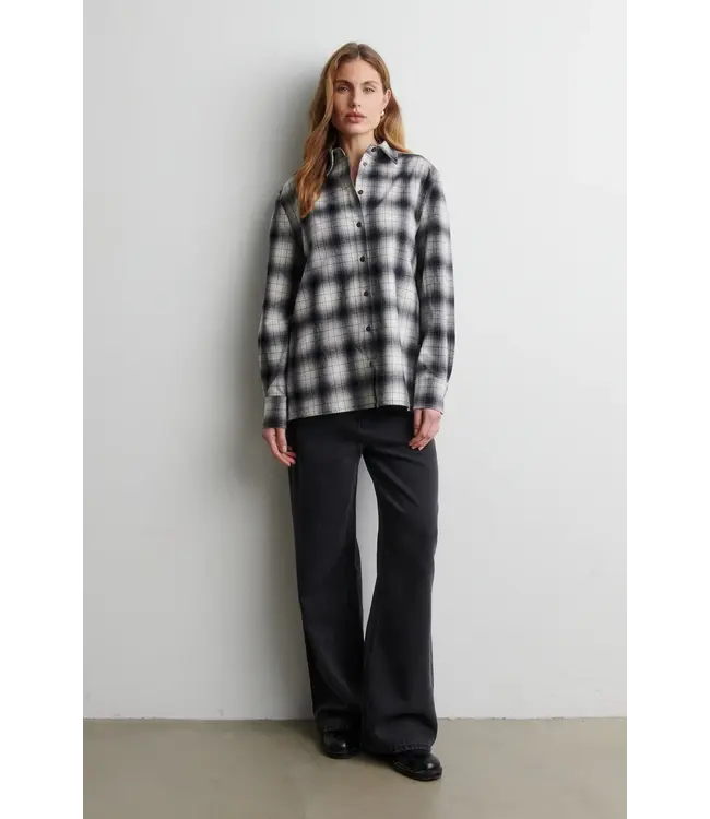 Second Female Wille Shirt