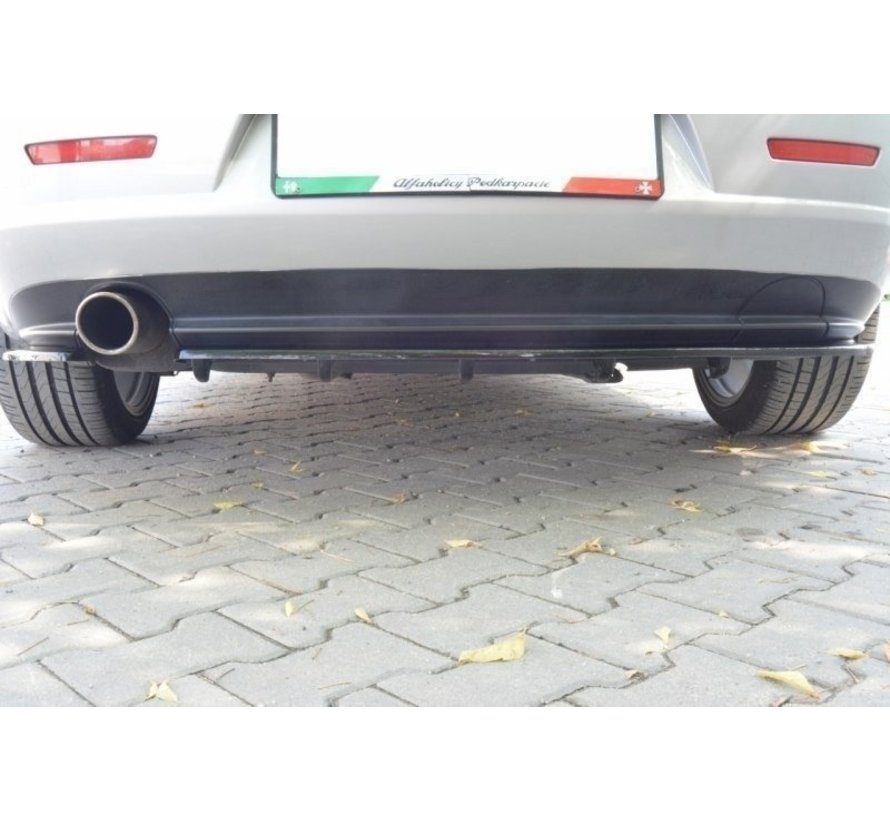 Maxton Design CENTRAL REAR DIFFUSER ALFA ROMEO 159 (with vertical bars)