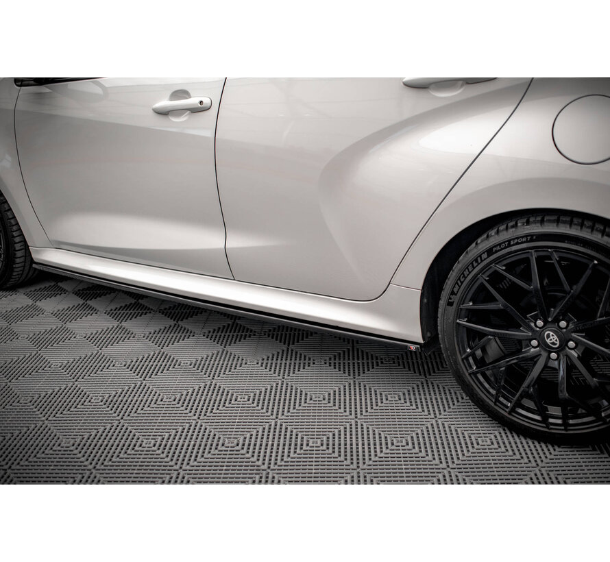 Maxton Design Side Skirts Diffusers V.2 Toyota Yaris Mk4