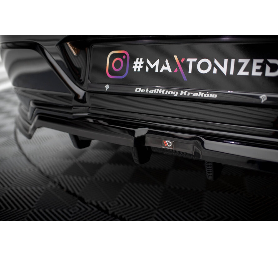 Maxton Design Central Rear Splitter (with vertical bars) BMW 7 M-Pack G70