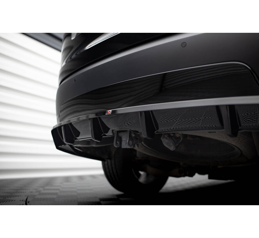 Maxton Design Central Rear Splitter (with vertical bars) Land Rover Discovery HSE Mk5