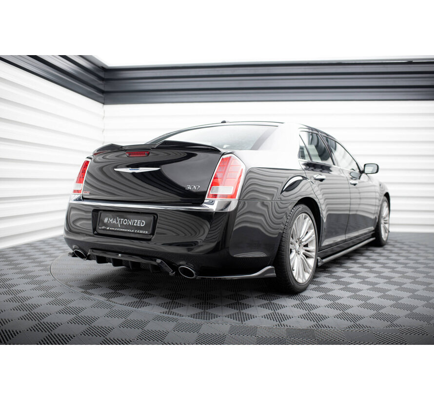 Maxton Design Central Rear Splitter (with vertical bars) Chrysler 300 Mk2