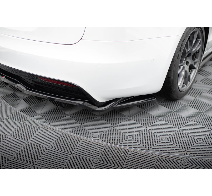 Maxton Design Central Rear Splitter (with vertical bars) V.2 Tesla Model S Plaid Mk1 Facelift