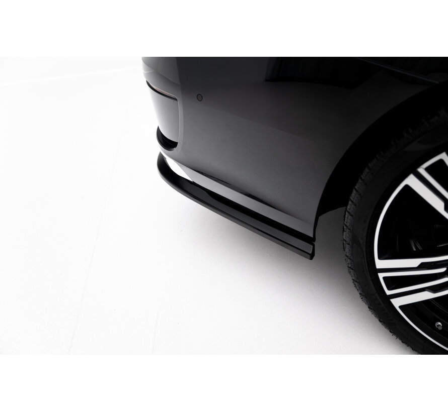 Maxton Design Rear Splitter (with vertical bars) BMW 7 G70