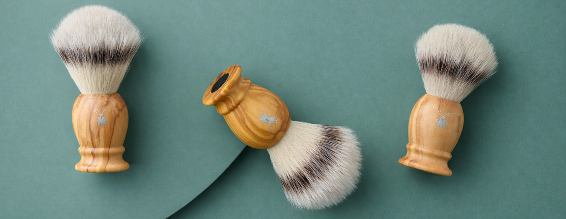 Shaving brushes – synthetic and badger hair for rich lather