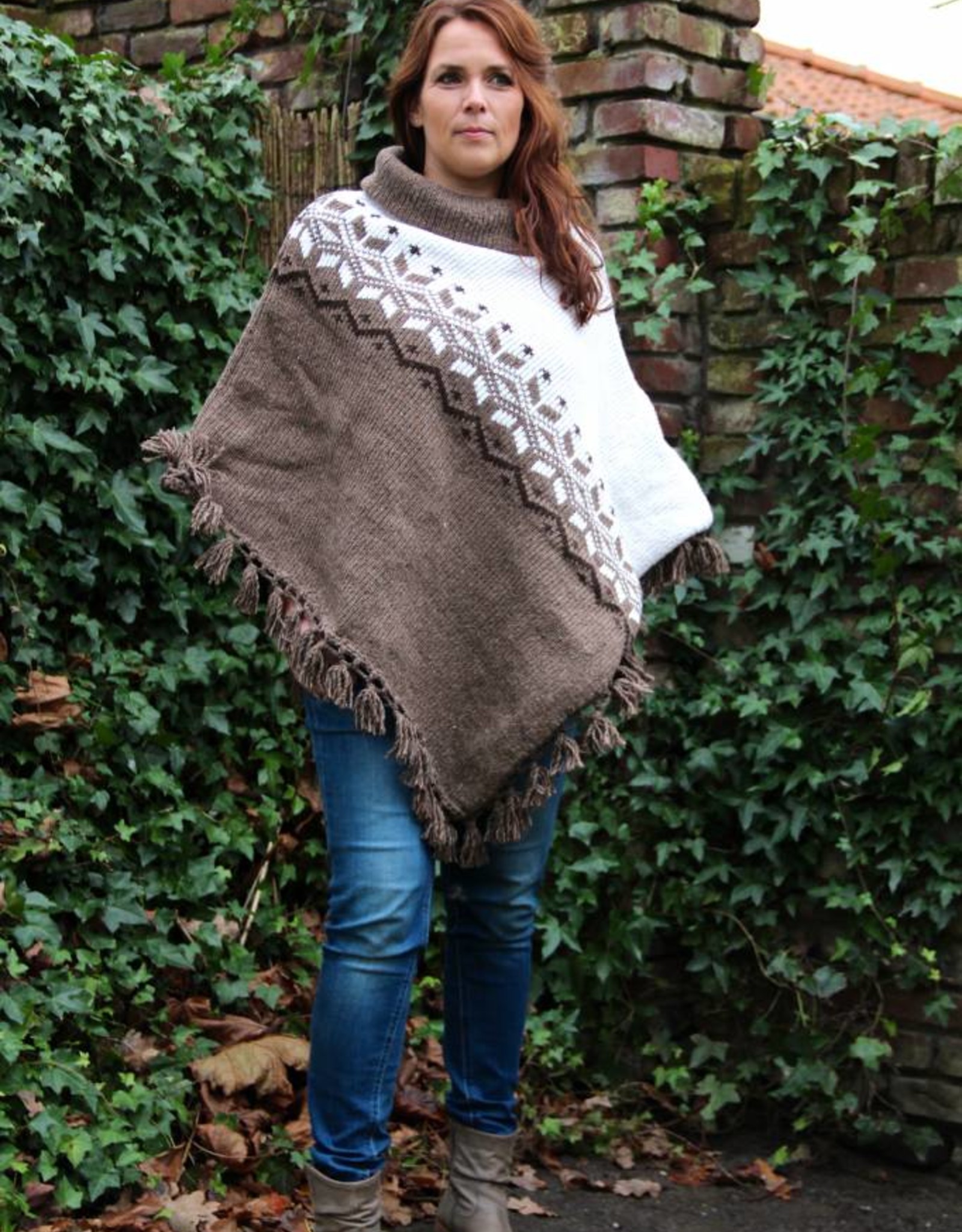 Gebreide wollen poncho "Sesimbra"