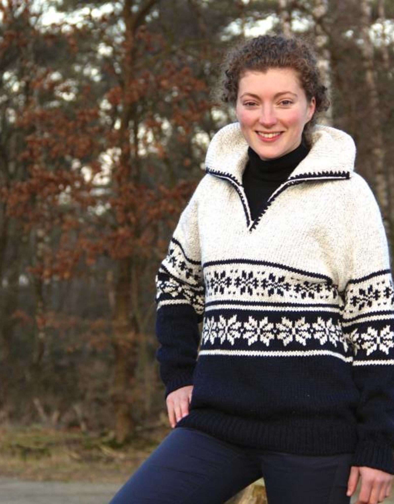 "Lixa" Wollen gebreide trui met klassiek Noors patroon met dubbel gebreide kraag en rits.