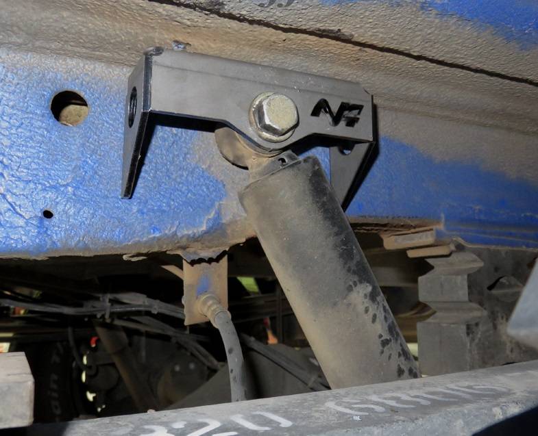 Mercedes Sprinter 906/907 Kit renforts ancrage supérieure amortisseurs