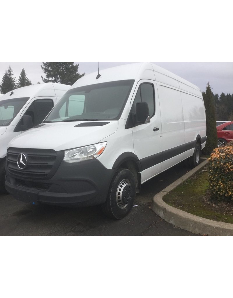 Mercedes Sprinter 907 Fender flares