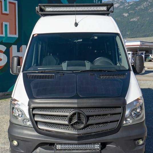 PANNEAUX SOLAIRES 80W POUR CAPOT MOTEUR VSS SYSTEM™ DE CASCADIA- MERCEDES-BENZ SPRINTER 906/NCV3 (2006-2018) (TWIN 40 WATT), kit complet (panneaux solaires + MPPT contrôleur de charge + Vehicle Vinyls)