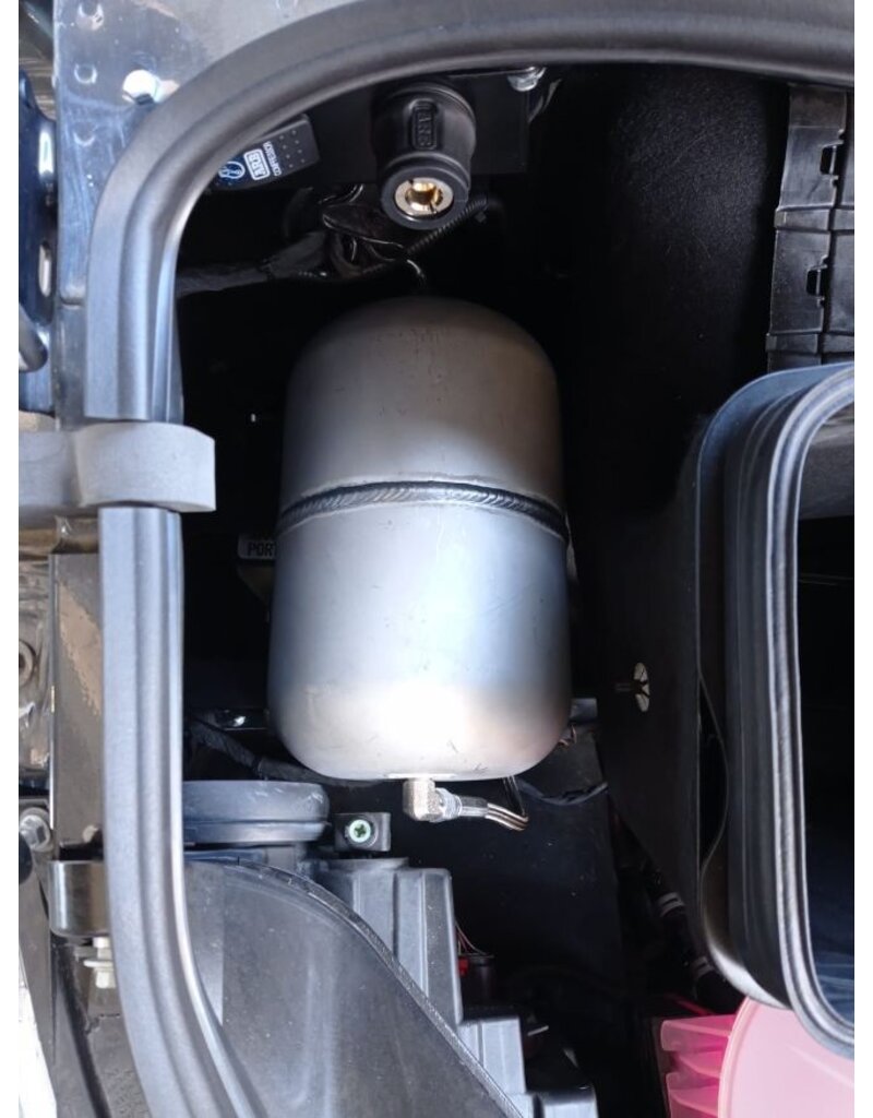 ARB Maximum Performance Twin on-Board Air Kompressor im Koffer - 12 Volt, mit Kabel und Batterieklemmen, Standardhalter und 3,6 l Luftdrucktank