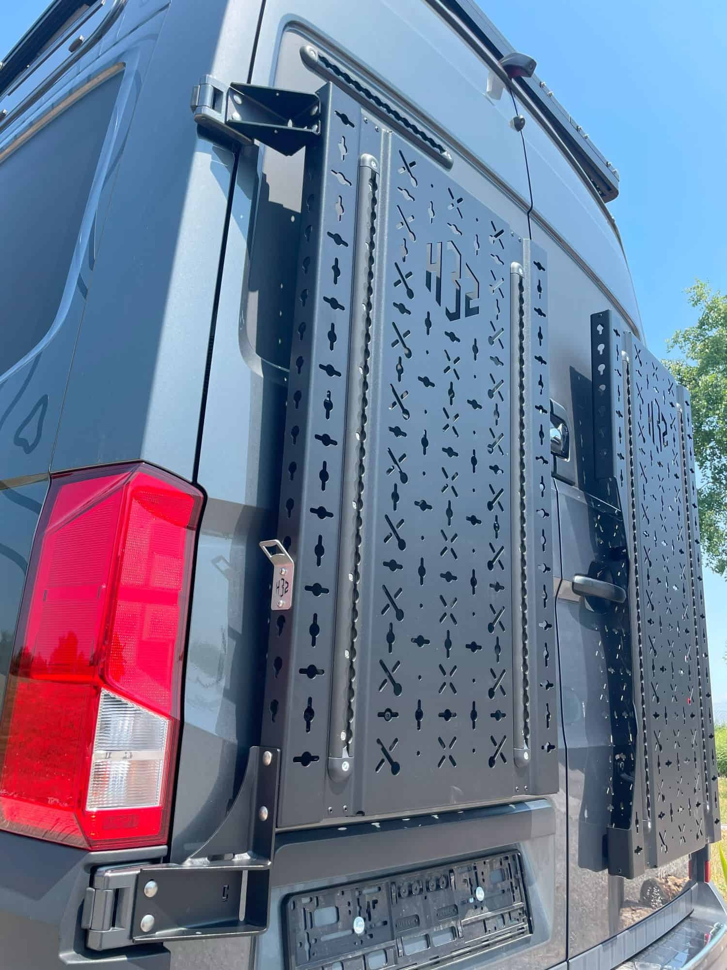 H32 Support universel flexible pour la porte arrière gauche , Mercedes Sprinter 906 & 907 (avec charnières 180°)