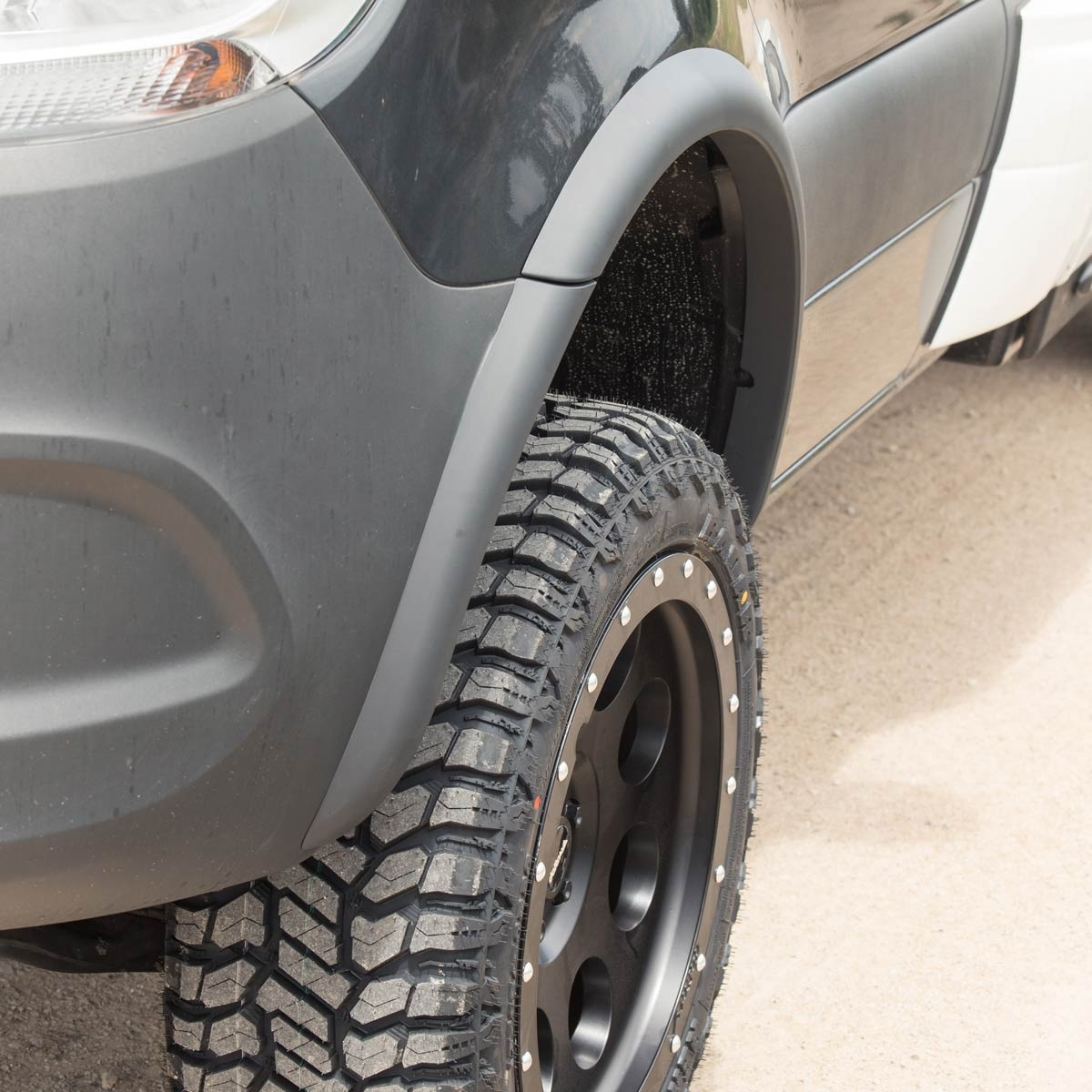 Protections de passage de roue/extensions d'ailes pour Mercedes Sprinter 907 (AV +35mm/AR+22mm)
