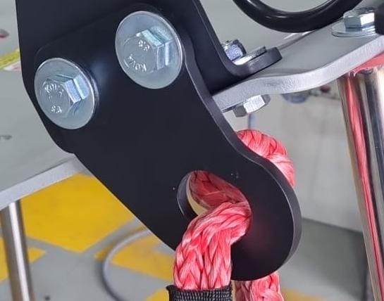 Anneaux de remorquage avant (paire) pour Mercedes Sprinter 907 en combinaison avec la plaque de protection