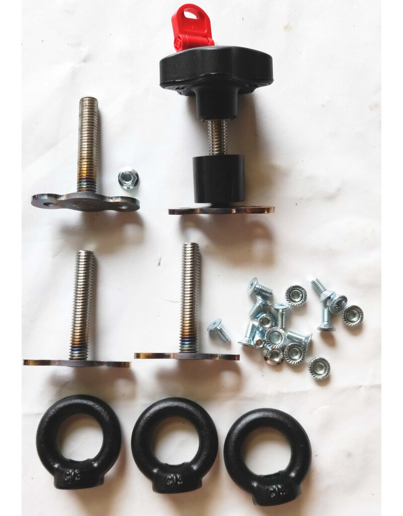 Universal mounting base for recovery boards such as Maxtrax