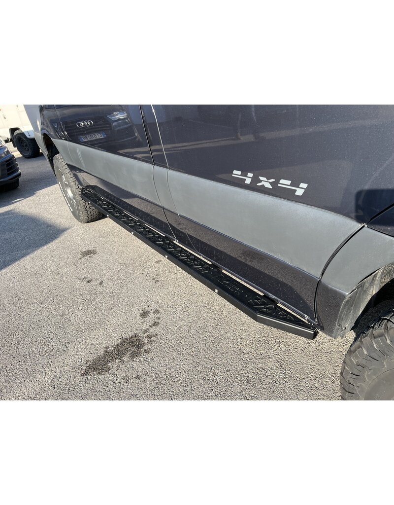 Mercedes Sprinter 907 heavy duty side sill guard with step for medium wheelbase (3924 mm).