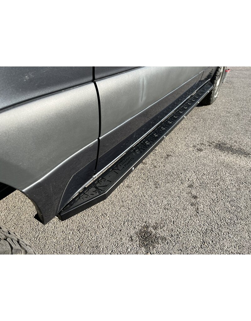 Mercedes Sprinter 907 heavy duty Seitenschwellerschutz mit Trittstufe für mittleren Radstand (3924 mm)