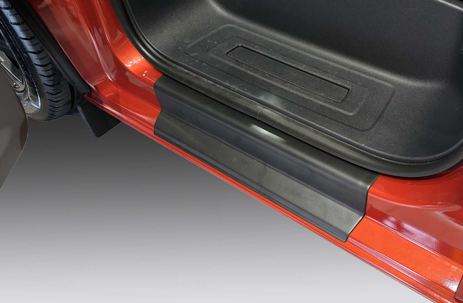 Protection de seuil d’entrée pour FORD Transit Custom / Tourneo Custom V710 (2024+) / VW Transporter 2025+, paire (gauche et droite), noir