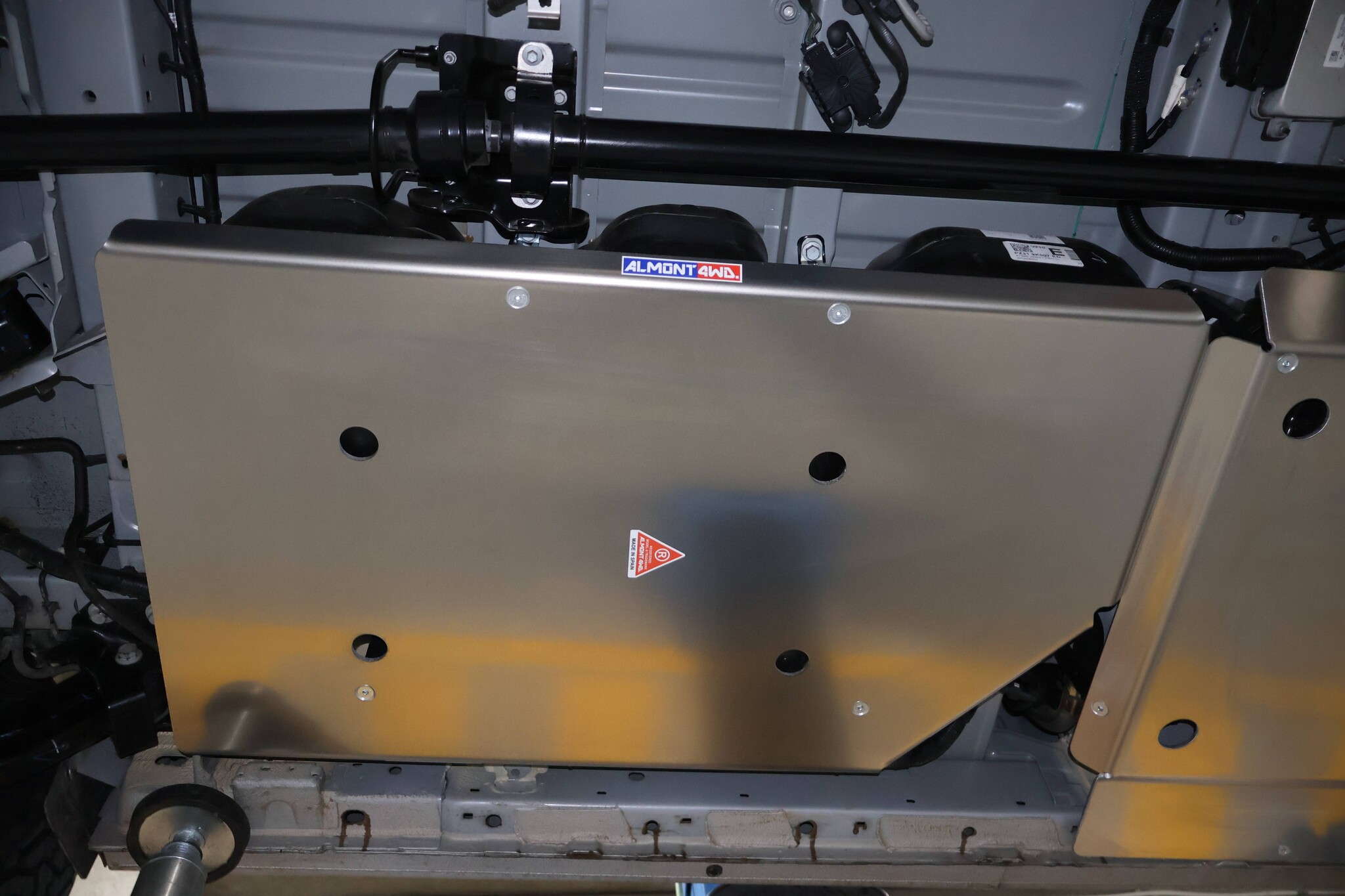 Plaque de protection/blindage pour réservoir de carburant, aluminium 6 mm pour Ford Transit/Tourneo Custom V710 (NRN/NXN) et VW T7 (2025+)