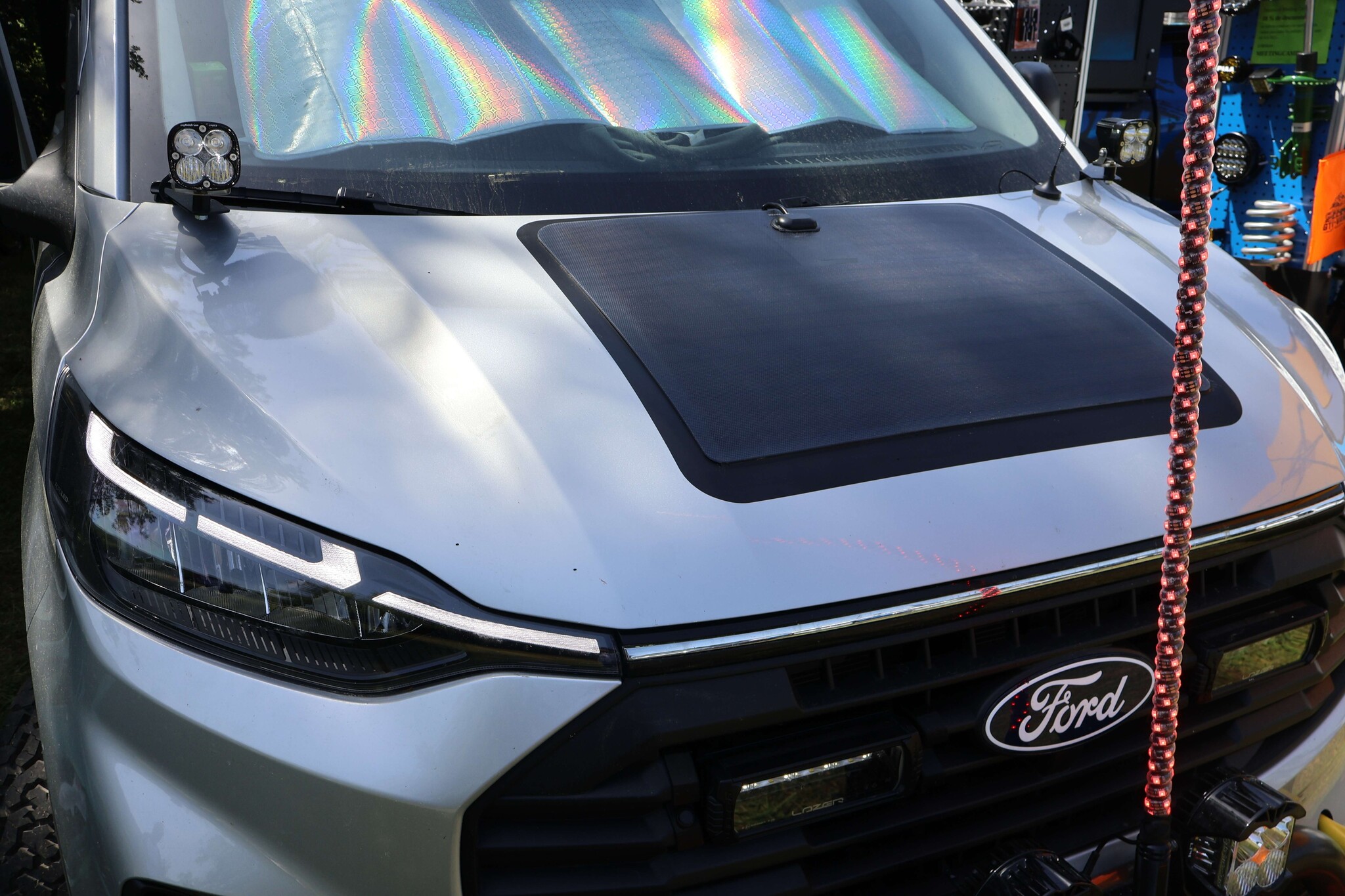 Panneau solaire flexible de 60 W pour capot de VW T7 et Ford Transit Custom /Tourneo V710(NRN/NXN)
