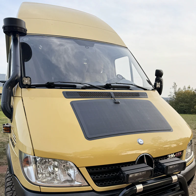 Panneau solaire flexible de 70 W pour capot de Mercedes Sprinter T1N/903/904