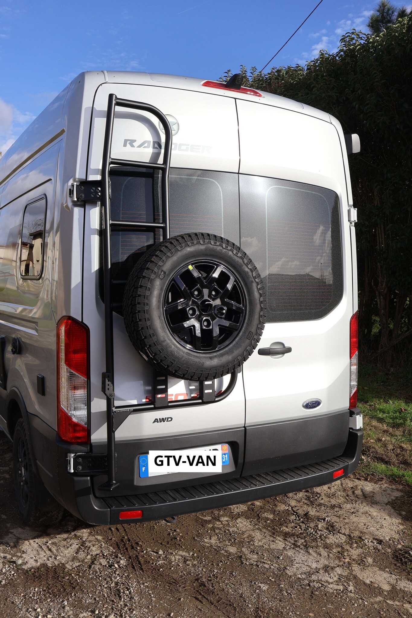Porte-roue de secours réglable en hauteur avec échelle pour FORD TRANSIT 2014+ avec charnières à 180º