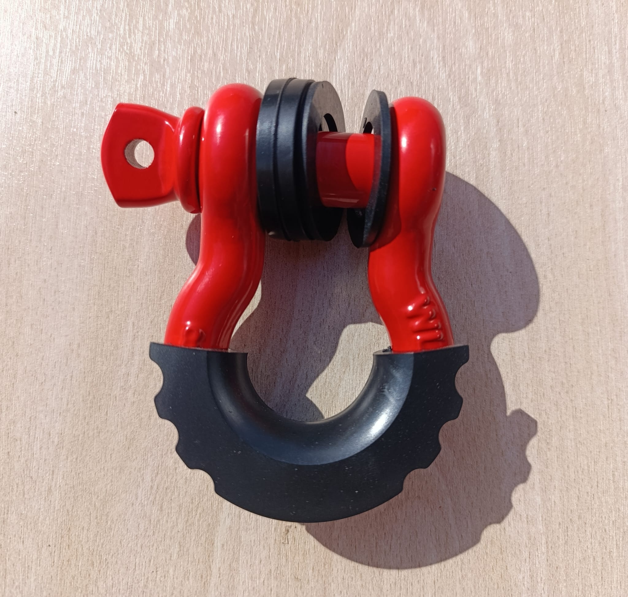 Manille Omega 5/8 pouce CMU (WLL) 3 1/4 T rouge-noir