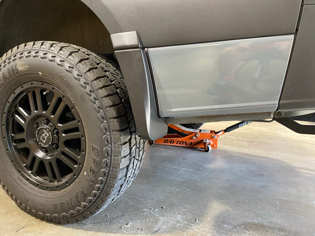 Kit de garde-boue arrière Mondo pour Mercedes Sprinter 907/VS30 – Solution d'espace libre à l'arrière pour les pneus plus larges