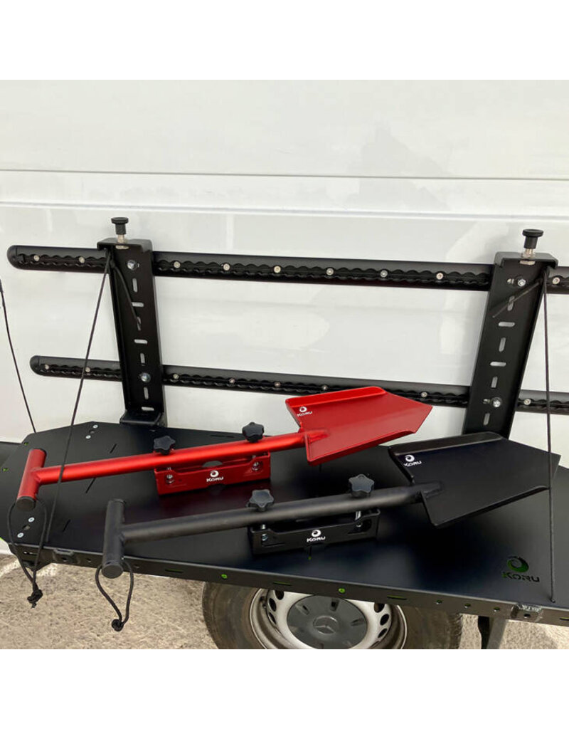 Universal aluminum shovel in red or black