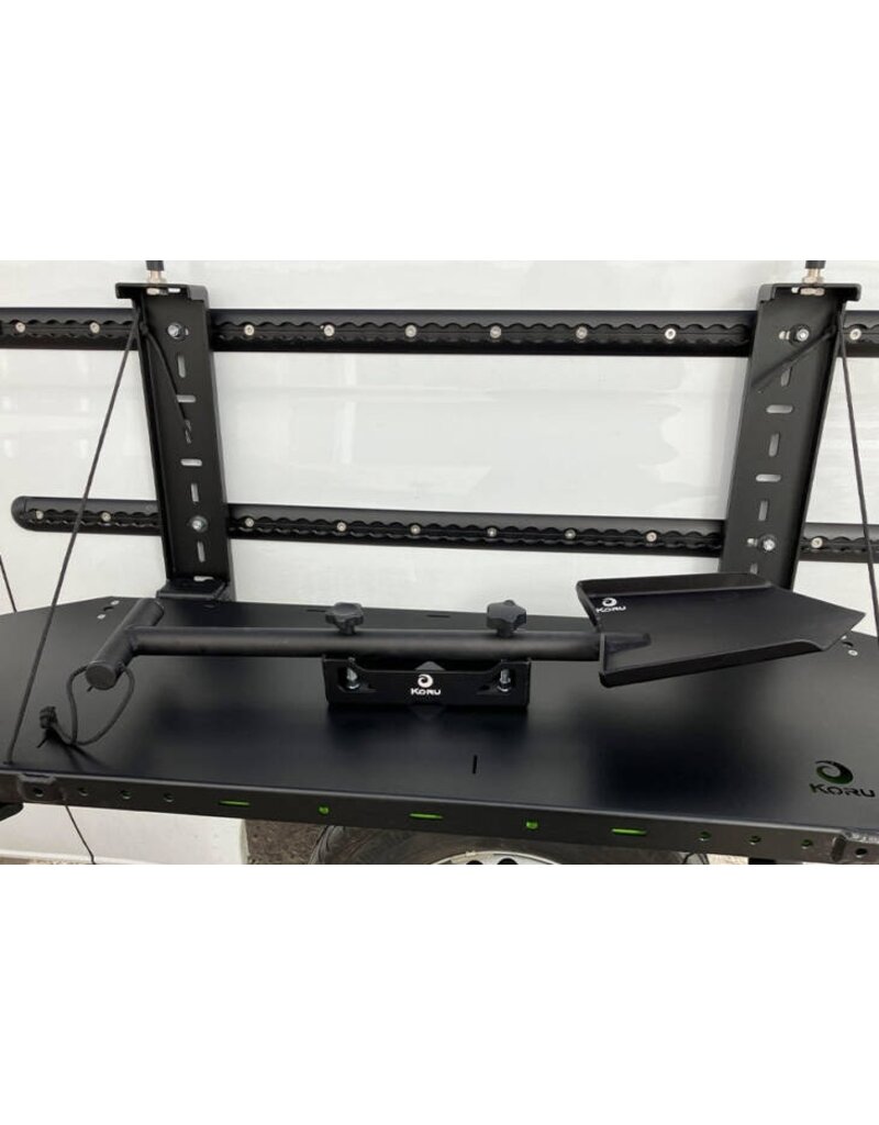 Universal aluminum shovel in red or black