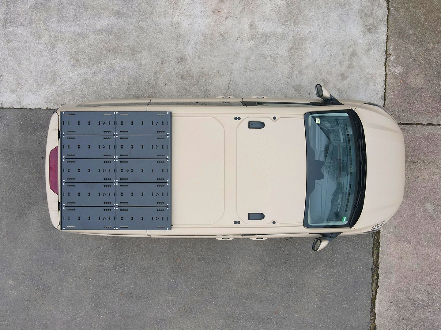 1/2 Space Rack PRO – le système de galerie de toit modulaire universel pour Ford Transit/Tourneo Custom type V710/NRN/NXN et VW Transporter T7 type MSN à empattement court