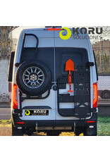 Système de porte-bagages arrière universel mi-haut pour la porte droite, permettant de fixer des coffres en aluminium, des porte-vélos ou d'autres accessoires ; pour MB Sprinter 906 avec charnières à 180°