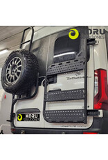 Universelles halbhohes Heckträgersystem für die rechte Tür zur Befestigung von Aluboxen, Fahrradträgern oder anderes Zubehör ; für VW Crafter 2017+/MAN TGE mit 180° Scharnieren