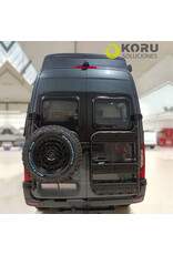 Système de porte-bagages arrière universel mi-haut pour la porte droite, permettant de fixer des coffres en aluminium, des porte-vélos ou d'autres accessoires ; pour VW Crafter 2017+/MAN TGE avec charnières à 180°