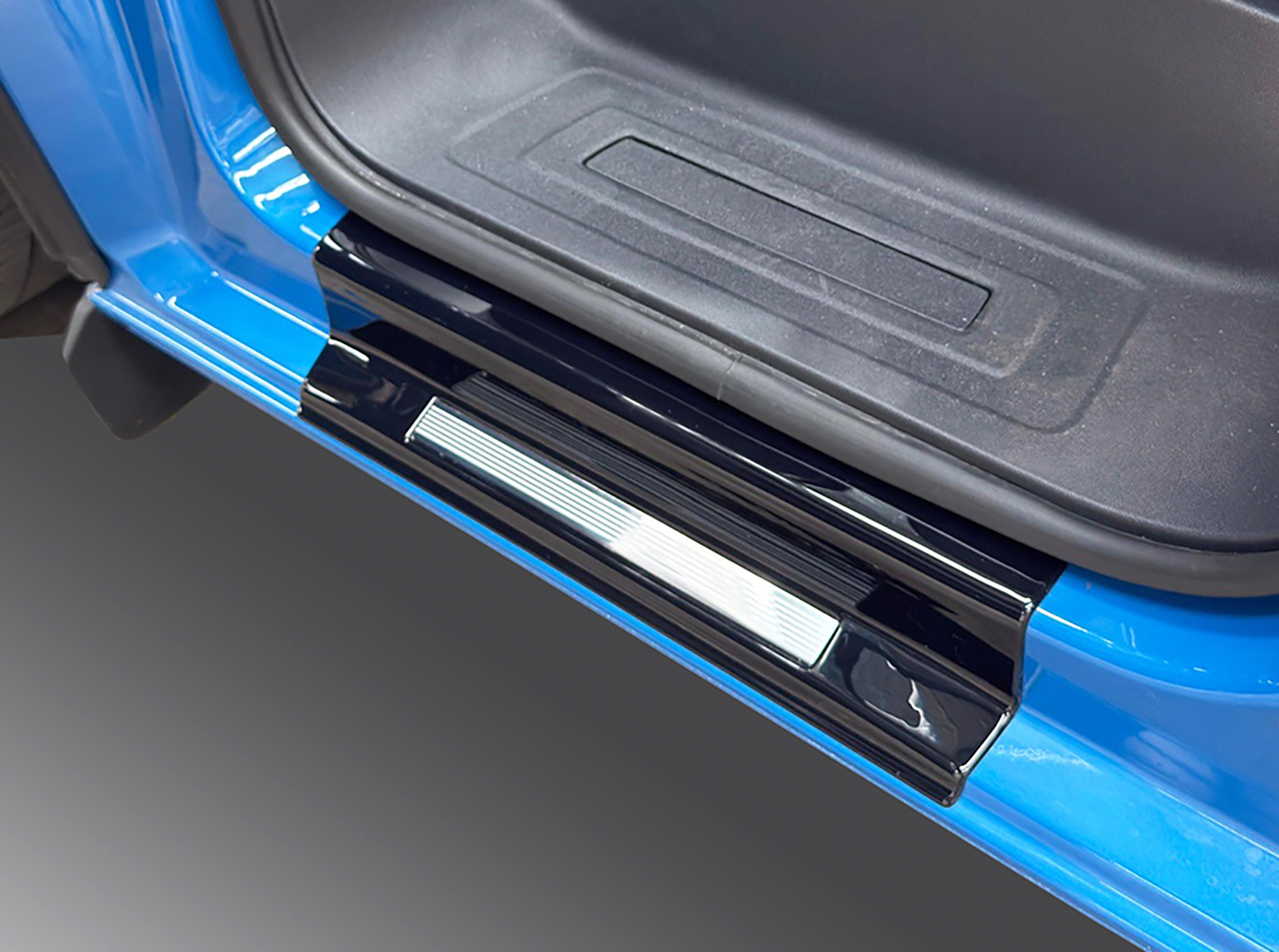 Protection de seuil d'entrée avec inserts en acier inoxydable pour Ford Transit Custom&Tourneo V710 (NRN/NXN) et VW new Transporter T7 (2025+), paire (gauche et droite), noir
