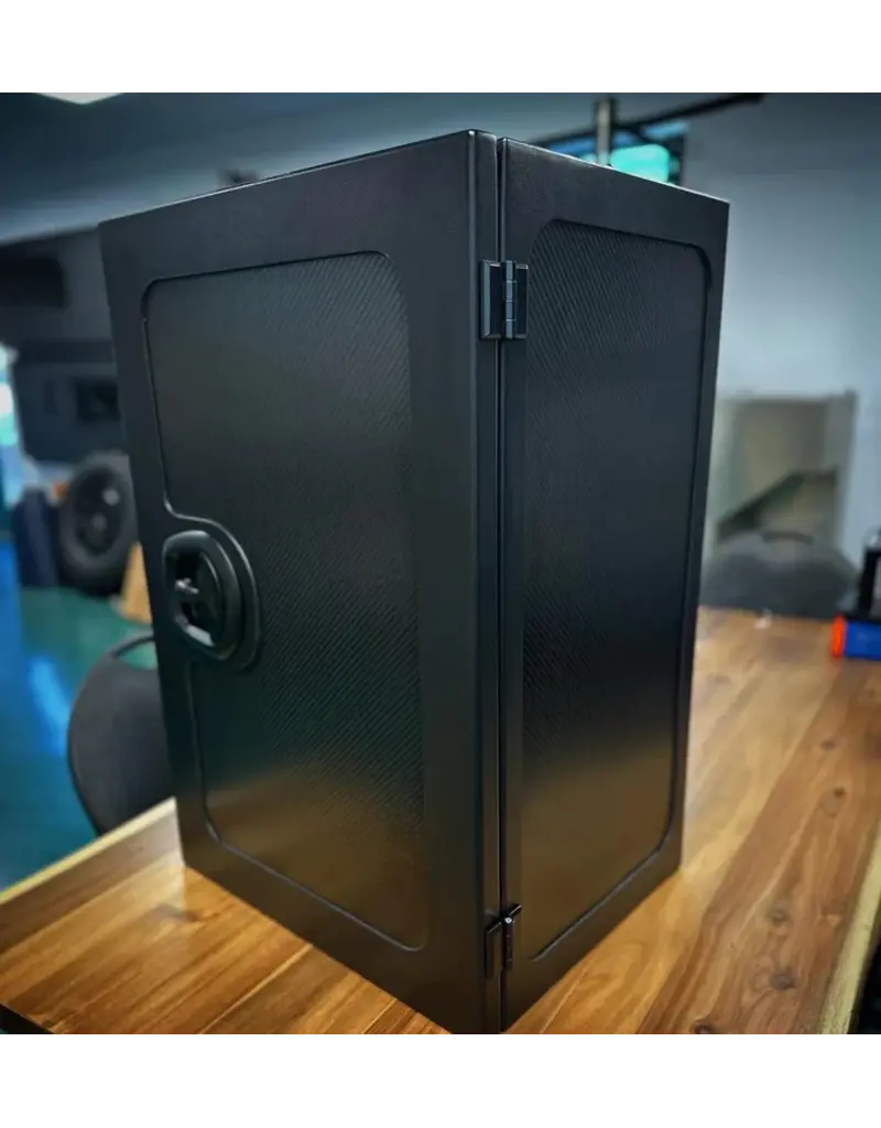 „Weight Watchers Edition“ – XL Aufbewahrungsbox aus Carbonfaser und Aluminium, 50 x 40 x 75 cm