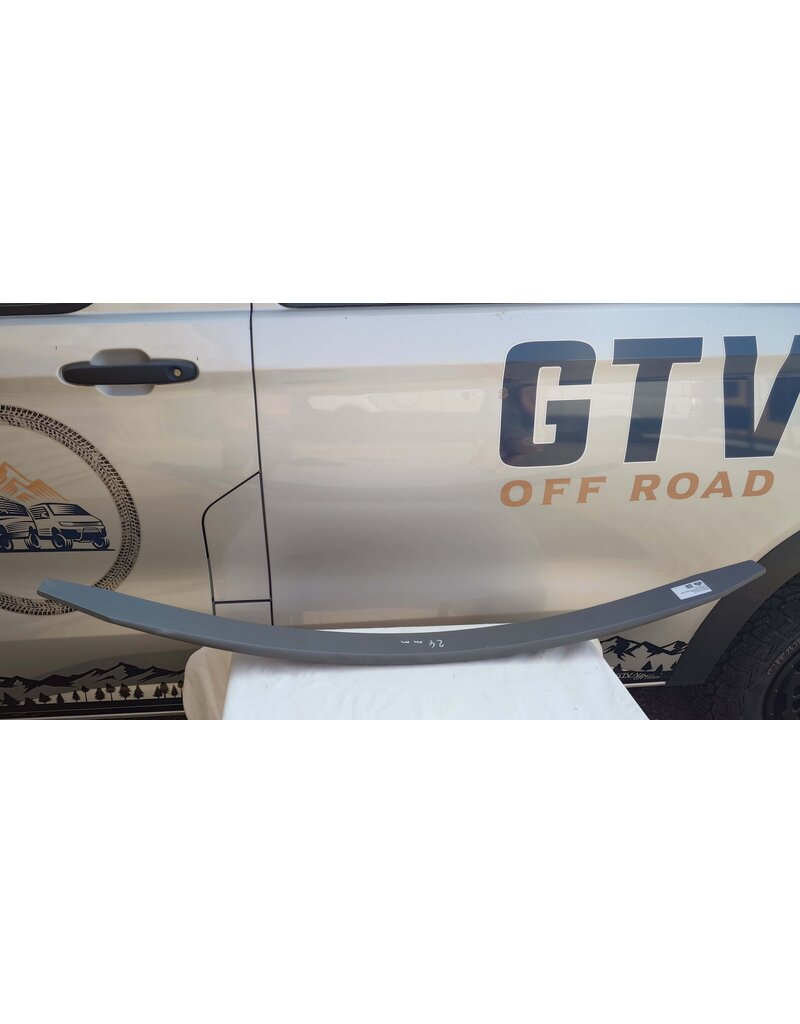 Ressort à lames avant renforcé à medium résistance / pour charges moyennes, destiné aux Mercedes Sprinter 907/VS30 4x4, AWD et 2WD, ainsi qu'aux Sprinter 906/NCV3 4x4 et 2WD, avec rehausse jusqu'à 50 mm, pour les fourgons dont le poids sur l'essieu avant
