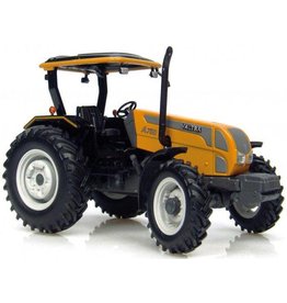 Universal Hobbies Universal Hobbies Valtra A750 1:32