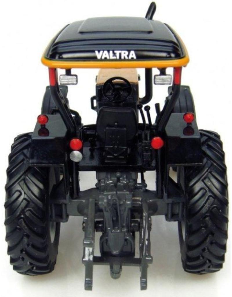 Universal Hobbies Universal Hobbies Valtra A750 1:32