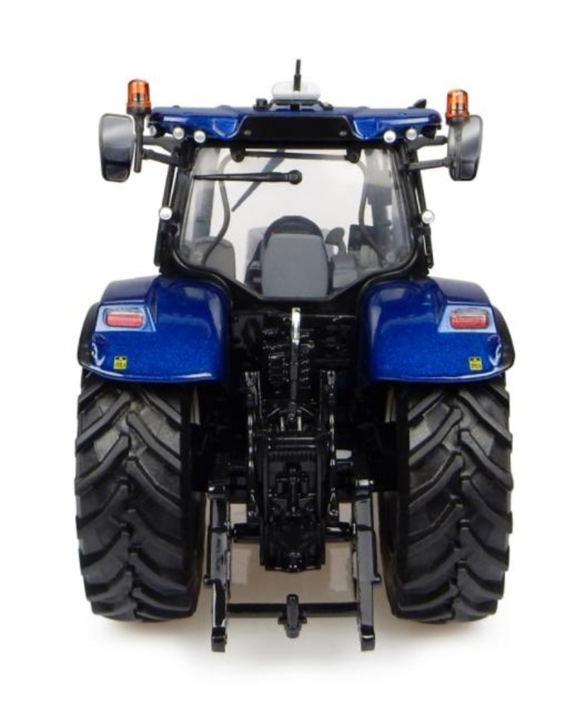 Universal Hobbies Universal Hobbies 4976 - New Holland T7.225 Blue power