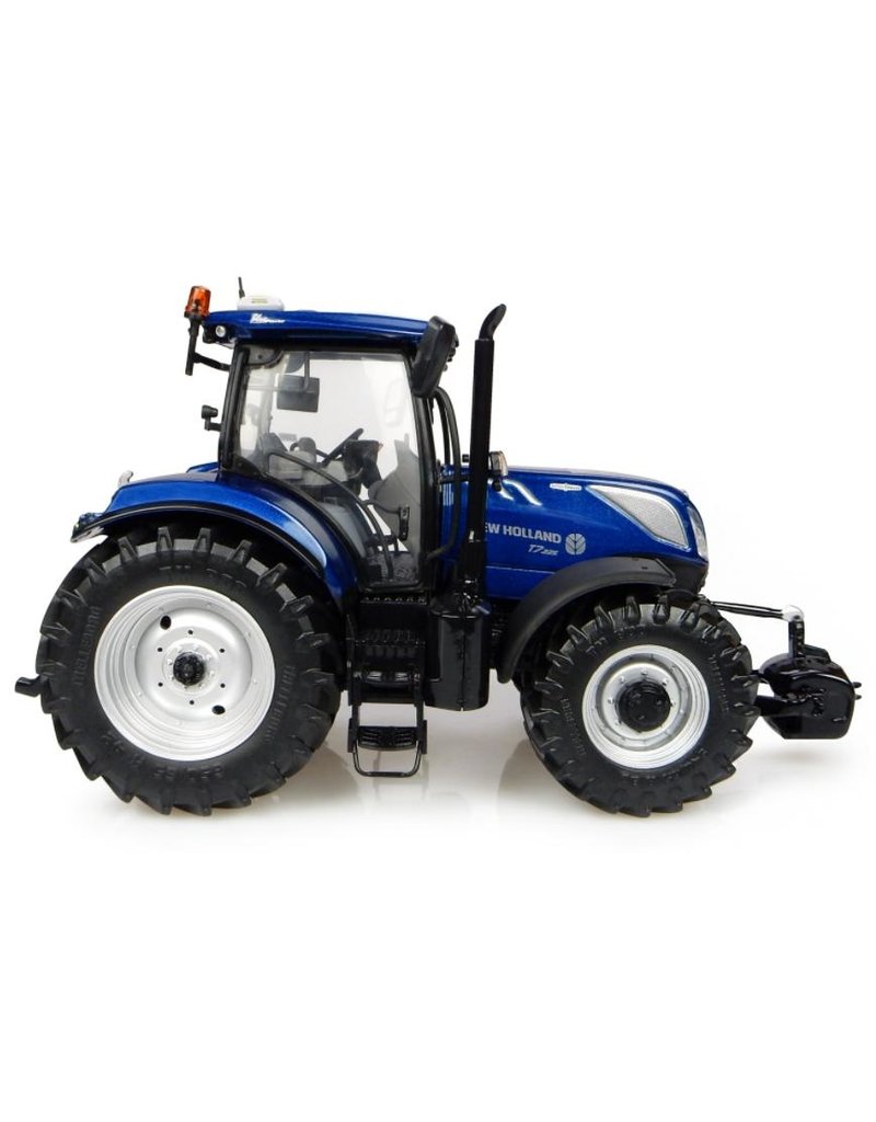 Universal Hobbies Universal Hobbies 4976 - New Holland T7.225 Blue power