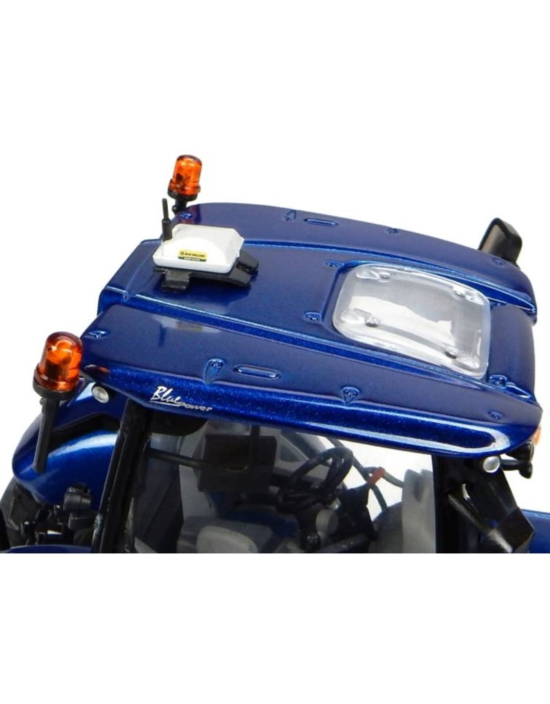 Universal Hobbies Universal Hobbies 4976 - New Holland T7.225 Blue power