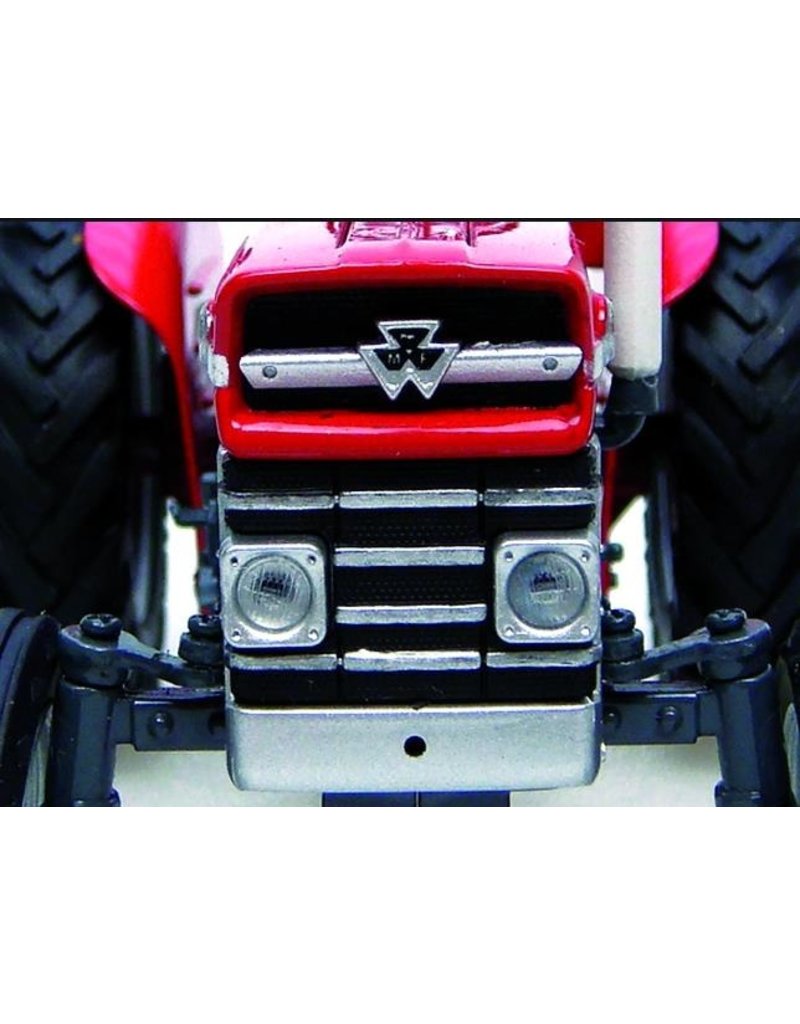 Universal Hobbies Universal Hobbies Massey Ferguson 135 1:32