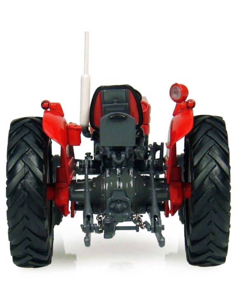 Universal Hobbies Universal Hobbies Massey Ferguson 135 1:32