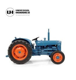 Universal Hobbies Universal Hobbies 6272 - Ford Dexta 1:32